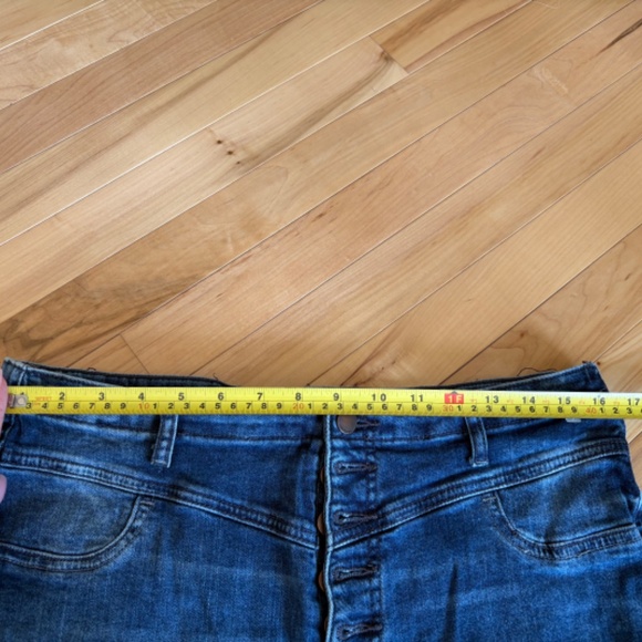 Refuge Denim Jean Shorts with Lace Detail Size 16 - Picture 5 of 9